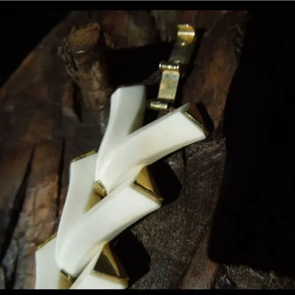 Mid Century Modern Crown Trifari White and Gold Tone Chevron Bracelet7 7 1/4 - Picture 9 of 14